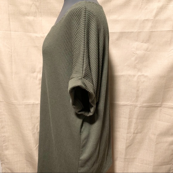 Textured Olive Green Short Sleeve Top - Picture 4 of 6